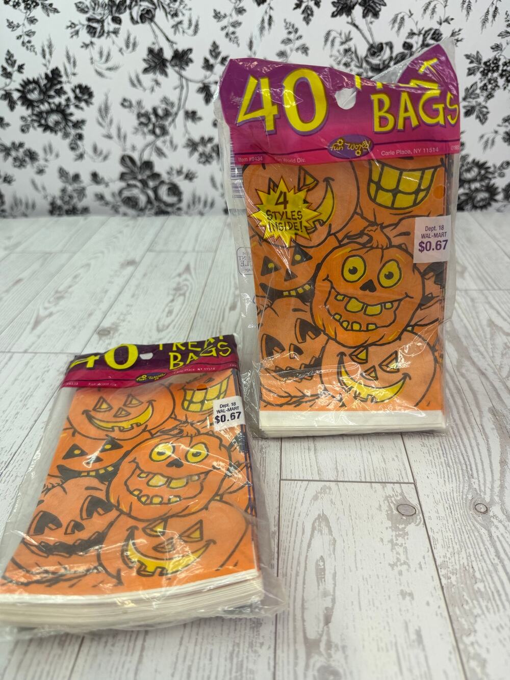 VTG 1995 Fun World Halloween Trick or Treat 80 Bags 2 Packs Pumpkin